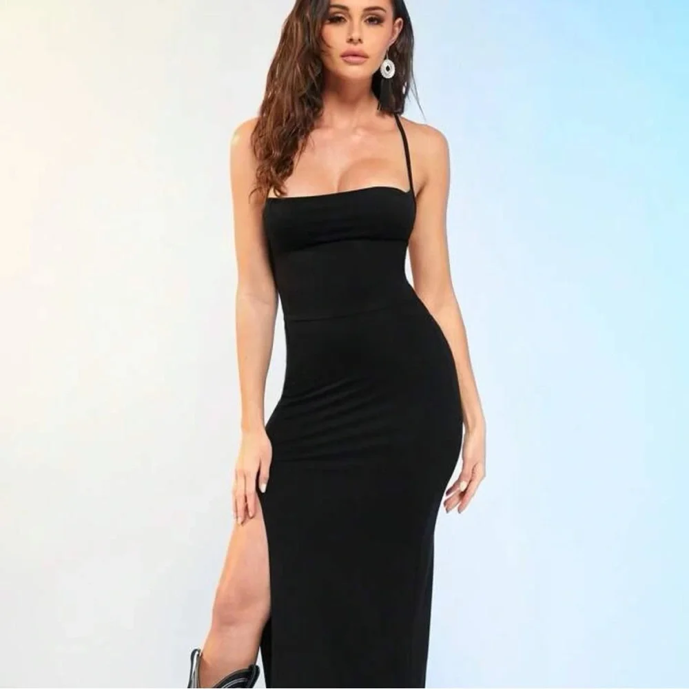 Maxi dress with lace up back detail and scrunch butt - Picture 3 of 5